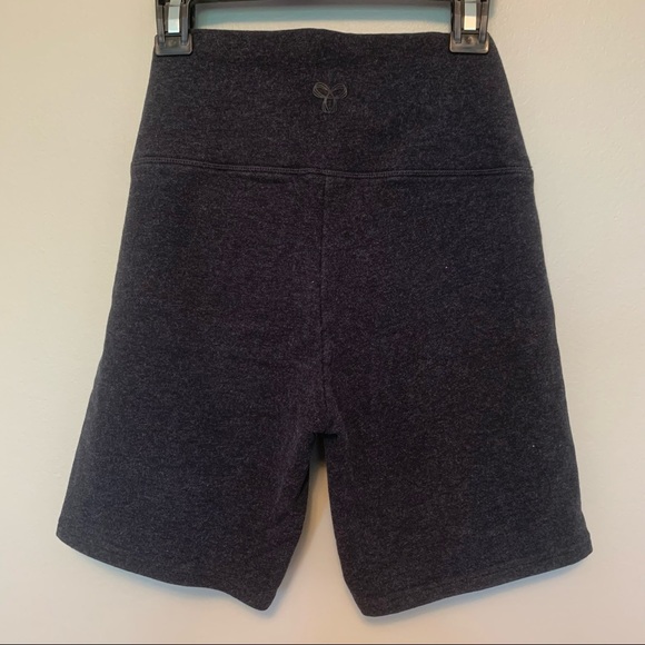 ARITZIA TNA Atmosphere Hi-Rise 7" Short, Heather black - Picture 6 of 7